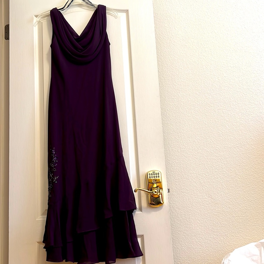 Purple formal dress, great for parties and events - Picture 2 of 3